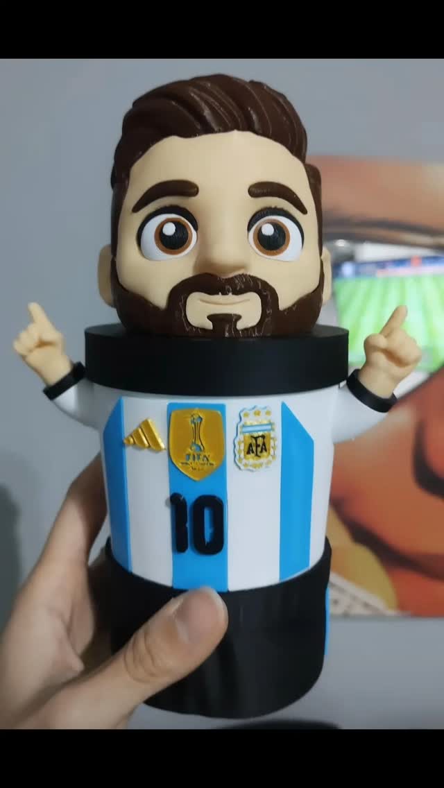 Vaso 3D inspirado en un futbolista con camiseta albiceleste